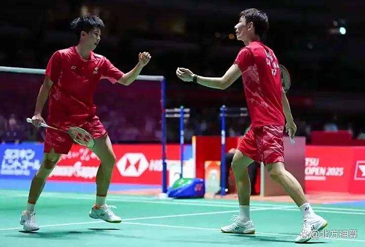  羽毛球大师赛掀起高潮，江南巨龙队绝杀关中迅豹队，老将里程碑之夜——主场山呼海啸