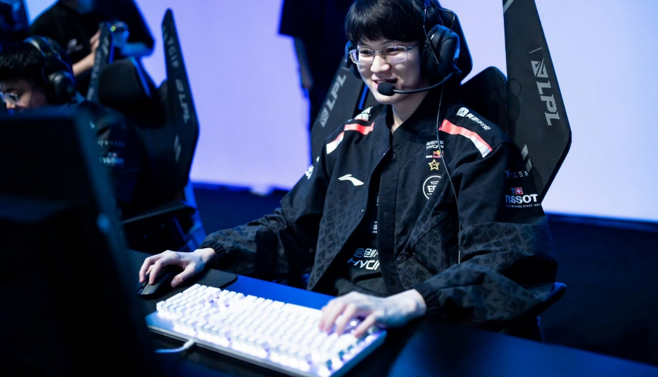 KAIYUN-Rookie关键节点高光表现，TES带队取胜！的简单介绍