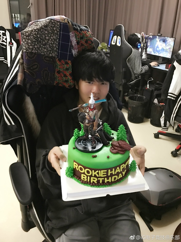 开云-关于Rookie巅峰对决，Scout与70激战快船分钟，势不可挡胜负难料！的信息